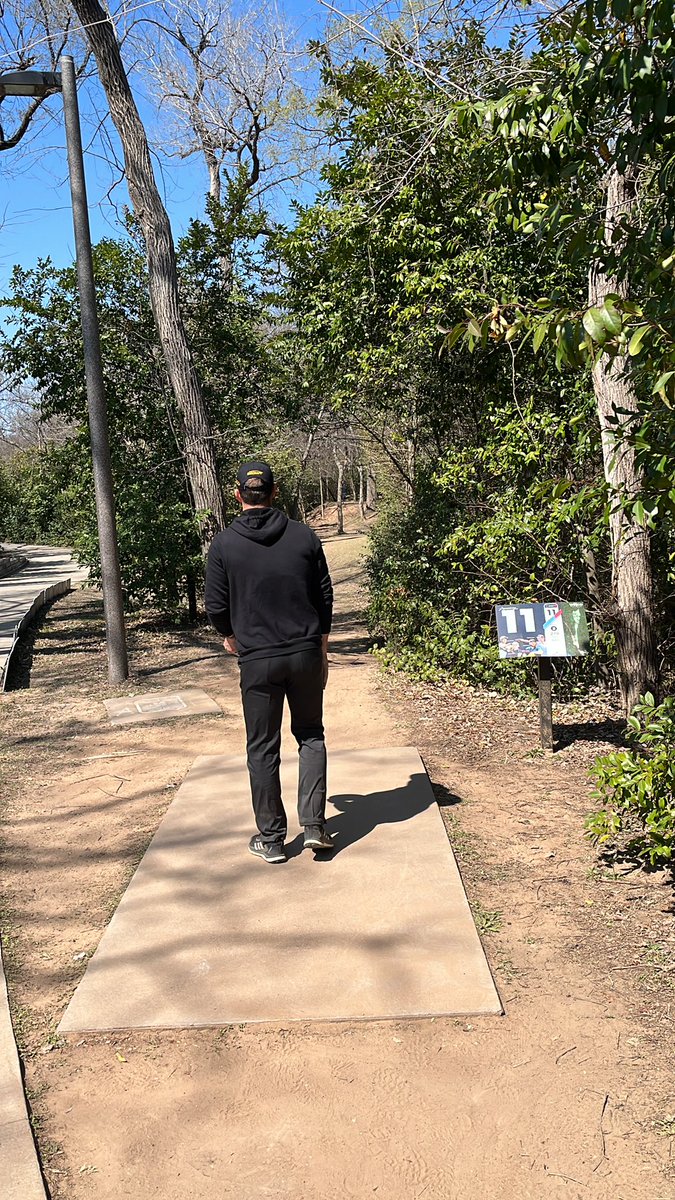 brodie_tracker's tweet photo. A smoothie backhand buzz rides the left tree line and glides up near C1. We’re looking for a big pidgey putt here to conquer the woods https://t.co/TLhk0AfQMV