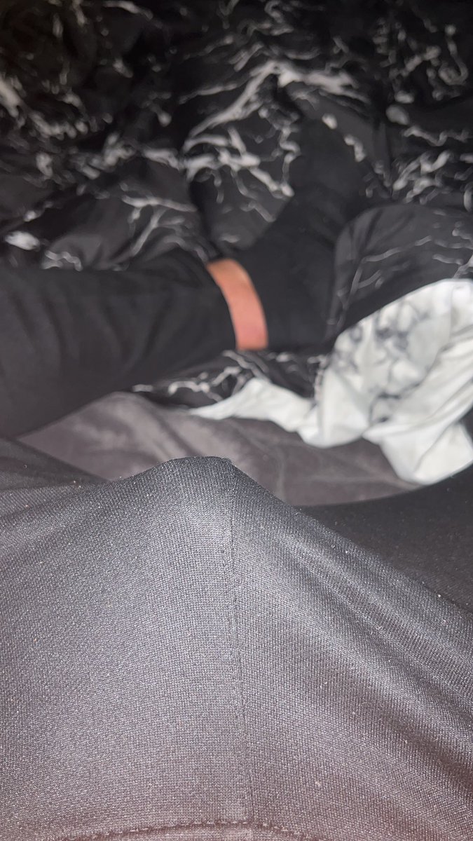 deingeldherr's tweet photo. 😏🧦 https://t.co/oTHqRwnzRK