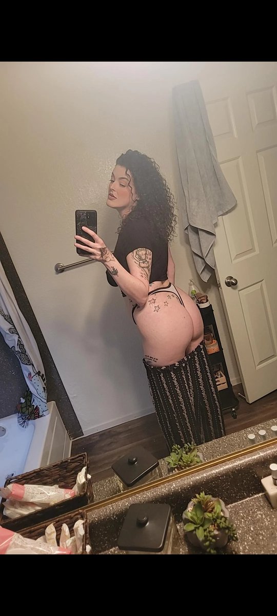 Sweetcheeks4yo1's tweet photo. Sunday Funday!🍑 Like this pic if you think I'm cute 😋 #SundayFunday #cute #weekendvibes #tattoos https://t.co/z2J1Yim8Pt