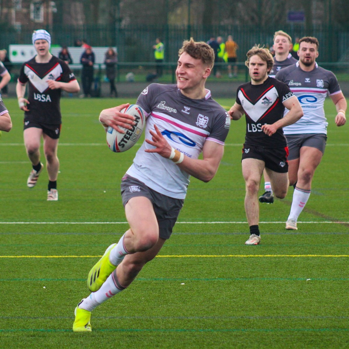 hullfcofficial's tweet photo. ✅ First-Team (vs Leeds)
✅ U16s Girls (vs Whinmoor)
✅ U14s Girls (vs Hull KR)
✅ Academy (vs London)

Four big 𝗪's - a successful weekend for the Black &amp; Whites, with 177 points scores across the four victories! 🙌🎉

⚫⚪ #COYH https://t.co/9dZS87CXs3