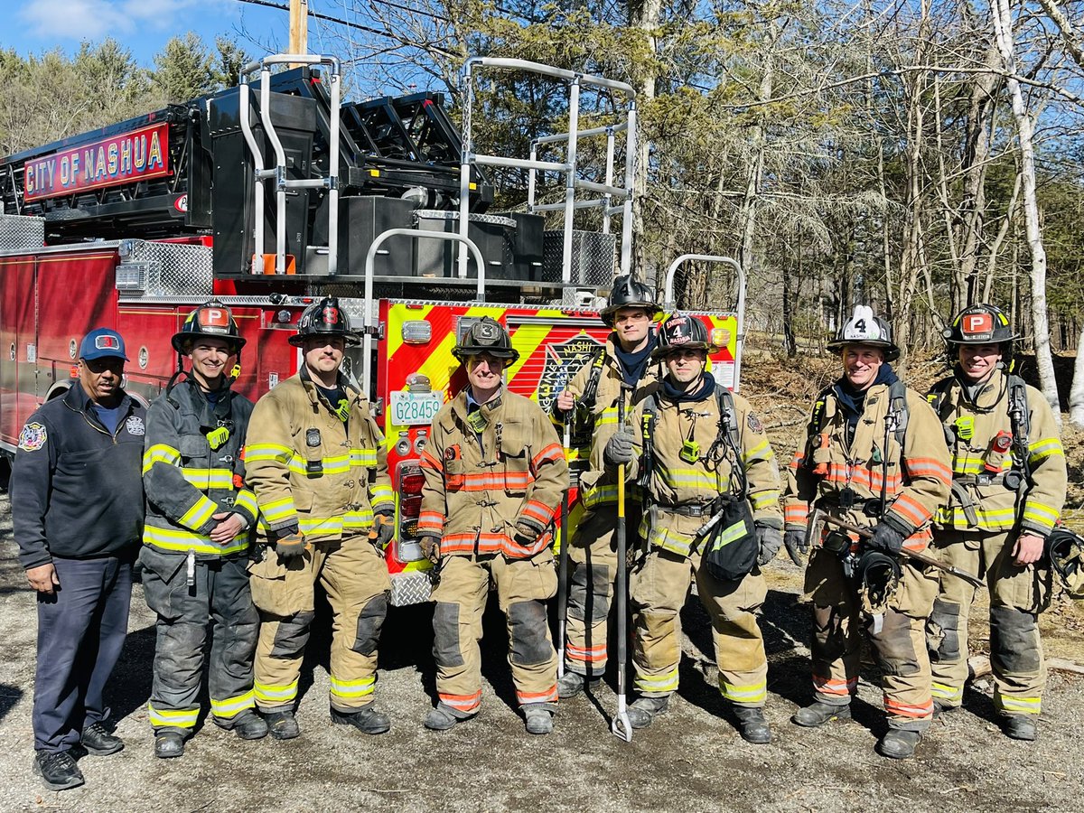 nashuafire's tweet photo. Crews from E4/L3 after an afternoon of ventilation training on Groton Road. @Local_789 #westsidetraining https://t.co/QS5sTA95vu