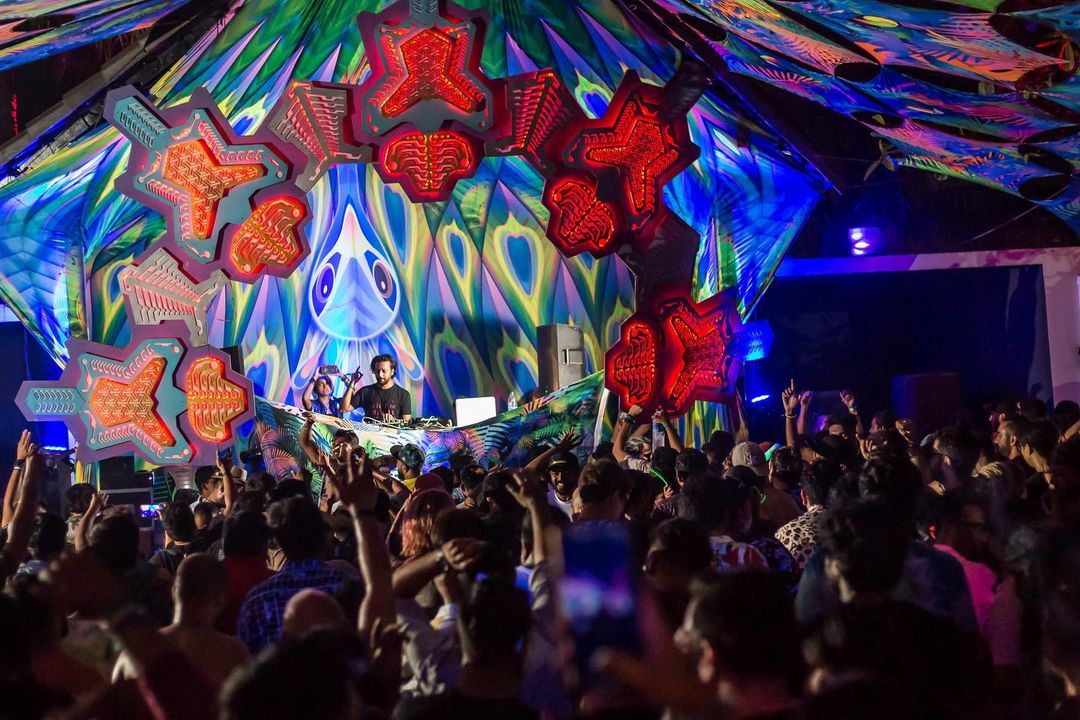 Dancefloor diaries feat. <a href="/StarLab_Music/">StarLab (Official)</a> smashing it towards the closing of #HillTopGoa Festival this year 👽 check out his latest music >> 🎛 soundcloud.com/starlab-sounds

#starlabmusic #digitalom #trancefamily #trancentral #trancentraltv #psytrance #goatrance #liveset #psytrancemusic