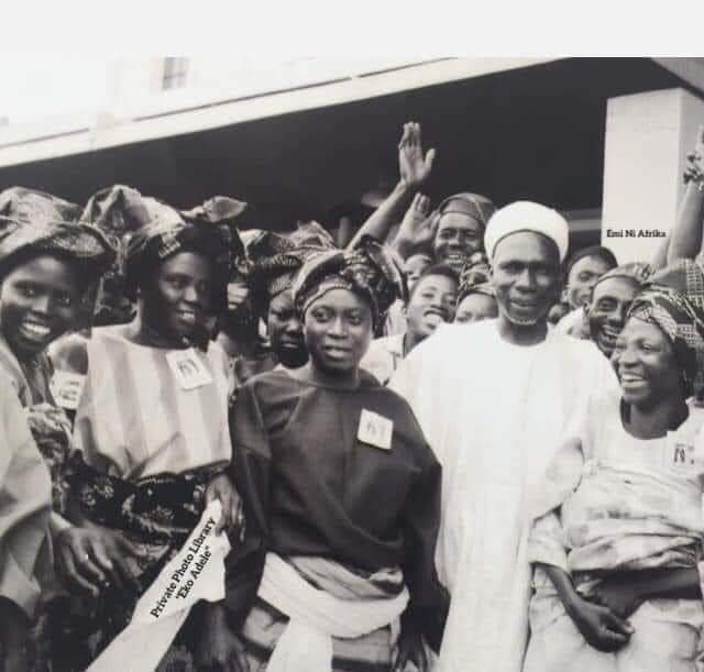 lifeinarewa's tweet photo. Market Women in Lagos welcoming Prime Minister Sir Abubakar Tafawa Balewa from Bauchi at Iddo Railway Station; 1962.
#LifeinArewa https://t.co/Fqjw7sXhWh