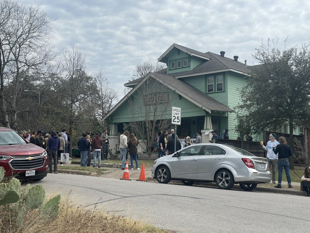 SXSWalls tweet media