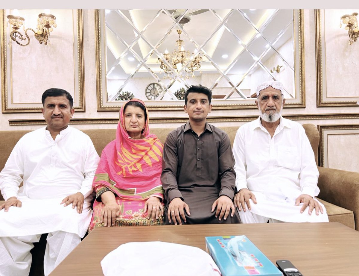 ChacharFayaz's tweet image. #Family