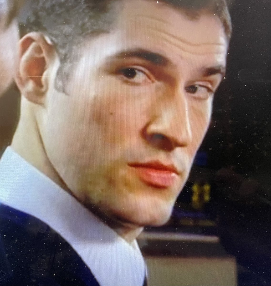 MamaOfRandN's tweet photo. Watching Suburban Shootout for my #tomathon of the #ellisography. In series one, he’s in two scenes of episodes 2, 5, and 7, and several scenes in eps 6 &8. He’s quite the dunce in this one. An adorable, clean shaven, young, naive dunce. Tom Hiddleston also stars. https://t.co/J1vY7UYES2
