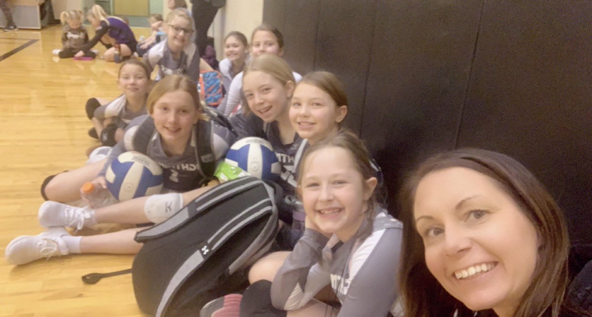 Wemhoff2012's tweet photo. Sundays with this crew aren’t half bad! 🏐💙🏐 https://t.co/1ncNgIvQwS