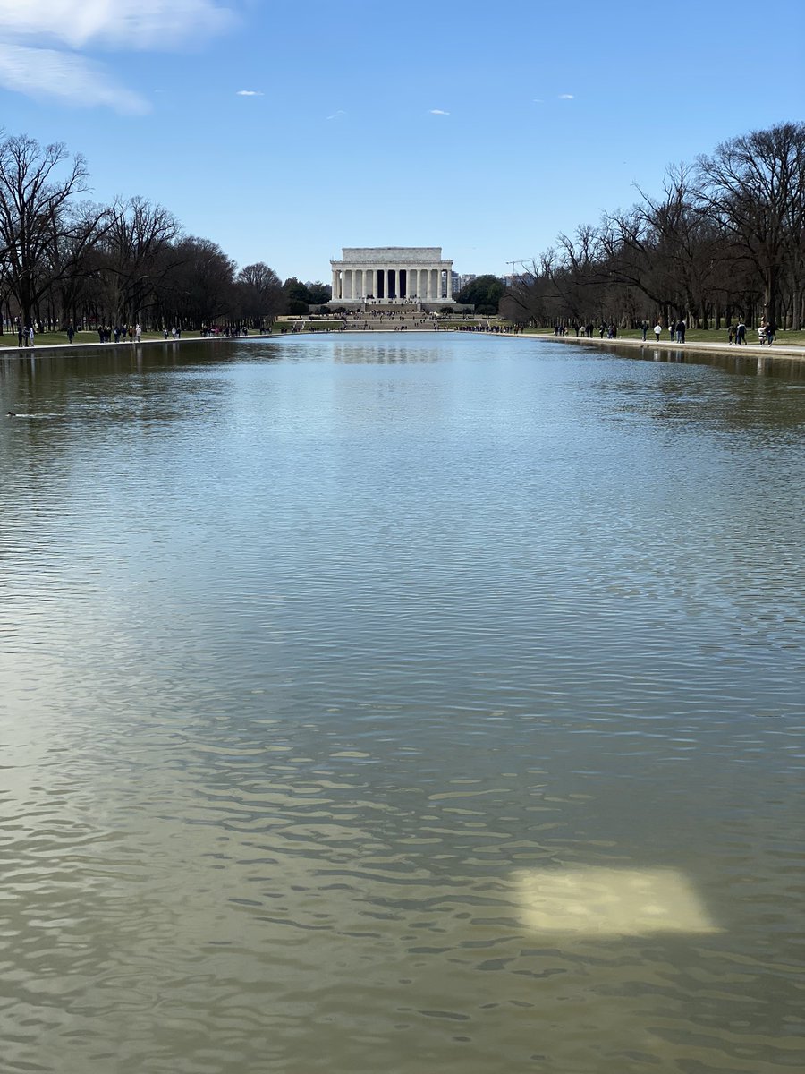 h2journalismus's tweet photo. Sightseeing- history lesson - Sunday Walk
#h2goesdc2022
#journalismusstudieren
#fieldtrip https://t.co/KBTEu8wZvu