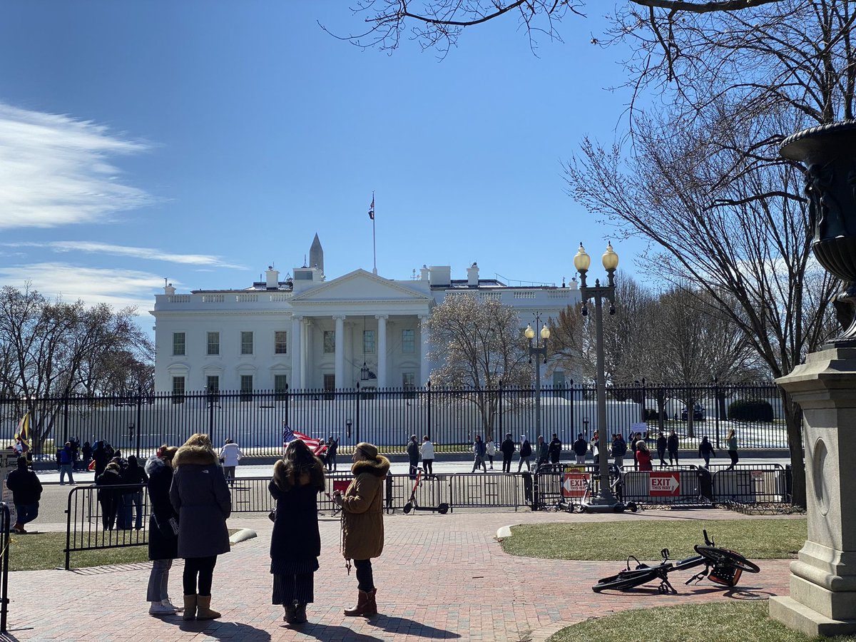 h2journalismus's tweet photo. Sightseeing- history lesson - Sunday Walk
#h2goesdc2022
#journalismusstudieren
#fieldtrip https://t.co/KBTEu8wZvu