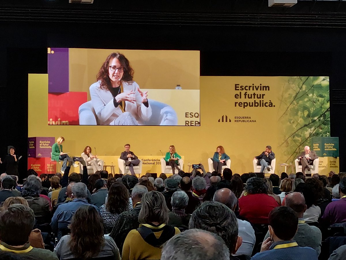 esquerrasantboi's tweet photo. Jornada de cloenda de la #CNERC2022: amb la votació de la ponència política, la militància hem dit un rotund "sí" a l'estratègia que guiarà els propers anys. #EscrivimElFutur! ✊

Un orgull estar encapçalats per l'@junqueras i escoltar les seves paraules i les del @JoanTarda. ✊ https://t.co/34oIgqNuSF