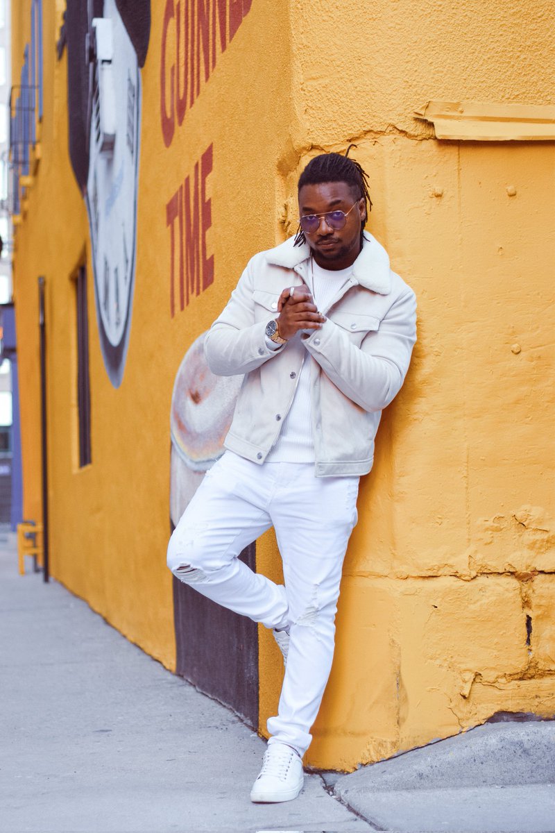 iam_prophett's tweet photo. Rate this shoot📸✨.. 

#photoshoot #viral #toronto #photography #thisorthat #model #torontomodel #portrait #rateme #ratethis #pictureperfect https://t.co/HuaOrgauNl
