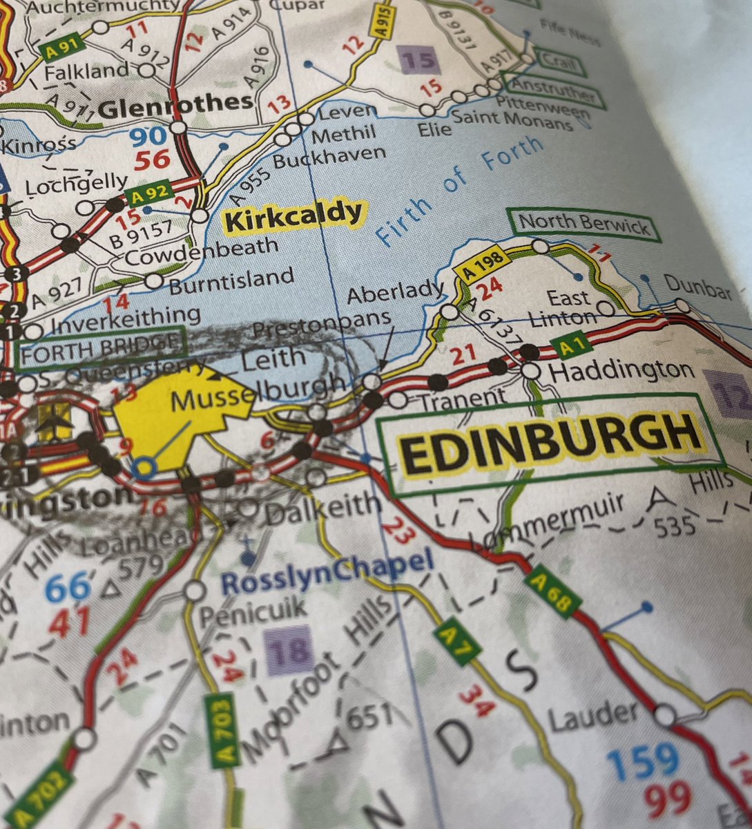 DuarteBueAlves's tweet photo. Cobrindo área vastíssima q corresponde a 2/3 do 🇬🇧, tenho procurado descentralizar e visitar o + possível as #devolvednations . Estou a chegar a #edinburgh para um dia de reuniões amanhã com instituições 🏴󠁧󠁢󠁳󠁣󠁴󠁿 e empresas portuguesas. #Portugal #bringingportugalforward #consularlife https://t.co/X5huRkmRTc