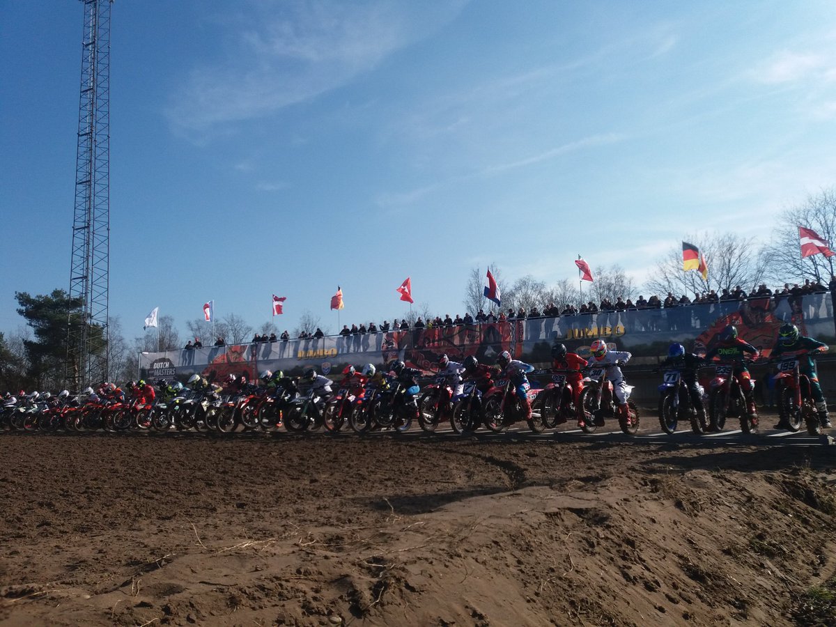 frankweeink's tweet photo. Lekker dagje #DMoM in Arnhem. Eindelijk weer live motorcross met (veel!) publiek. En in de 500 cc toppers als @glenncoldenhoff (259), Brian Bogers (189) en de uiteindelijke winnaar Calvin Vlaanderen (10). https://t.co/IGUHNJ0iro