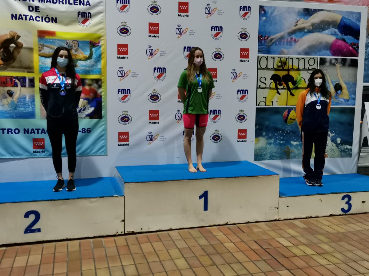 GSDcdeportivo's tweet photo. Cto. Madrid Absoluto Open - Junior Invierno: pódiums individuales en las pruebas de 100M masculino: Sergio Tudor plata y Pablo Pedreño bronce Junior. 100M femenino: Irene Berbela bronce Absoluta e Isabel Fernández oro Junior. ¡Enhorabuena a todos! https://t.co/502dCIRozu