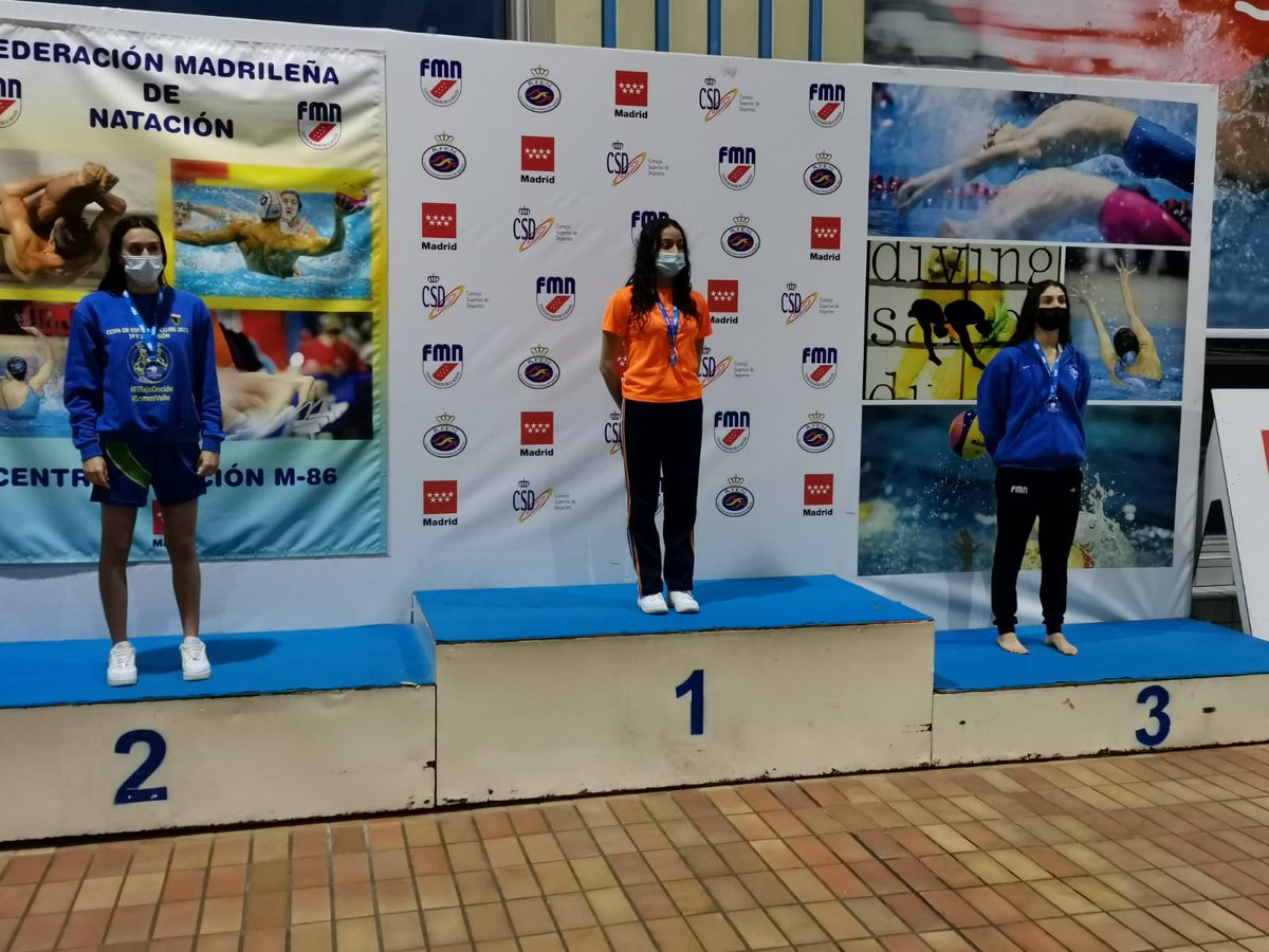 GSDcdeportivo's tweet photo. Cto. Madrid Absoluto Open - Junior Invierno: pódiums individuales en las pruebas de 100M masculino: Sergio Tudor plata y Pablo Pedreño bronce Junior. 100M femenino: Irene Berbela bronce Absoluta e Isabel Fernández oro Junior. ¡Enhorabuena a todos! https://t.co/502dCIRozu