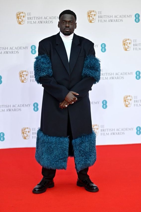 When I was last lucky enough to go to the TV #BAFTAs I prided myself on my £99 suit form M&amp;S, altered the day before by a nice tailor or Horseferry Road. Seeing this, if I ever go again I may have to rethink my game. Daniel Kaluuya so strong @ #EEBAFTAs