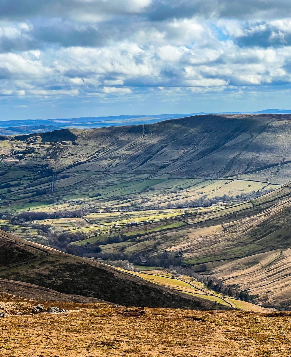 challengesophie's tweet photo. Yay! So happy we can do things like this again. Very different to this time last year, so grateful we can meet in person and move around and do what we love ♥️ #lifeafterlockdown #peakdistrict #WomensDay2022 🙏 https://t.co/qYURLdZNBp