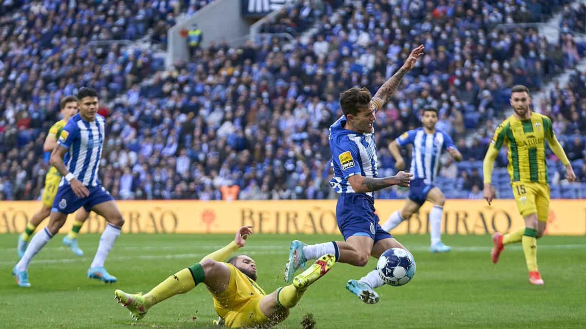 CabineSport's tweet photo. FC Porto não perde há 54 jogos consecutivos na Liga Bwin. https://t.co/ssqfOxCYK9