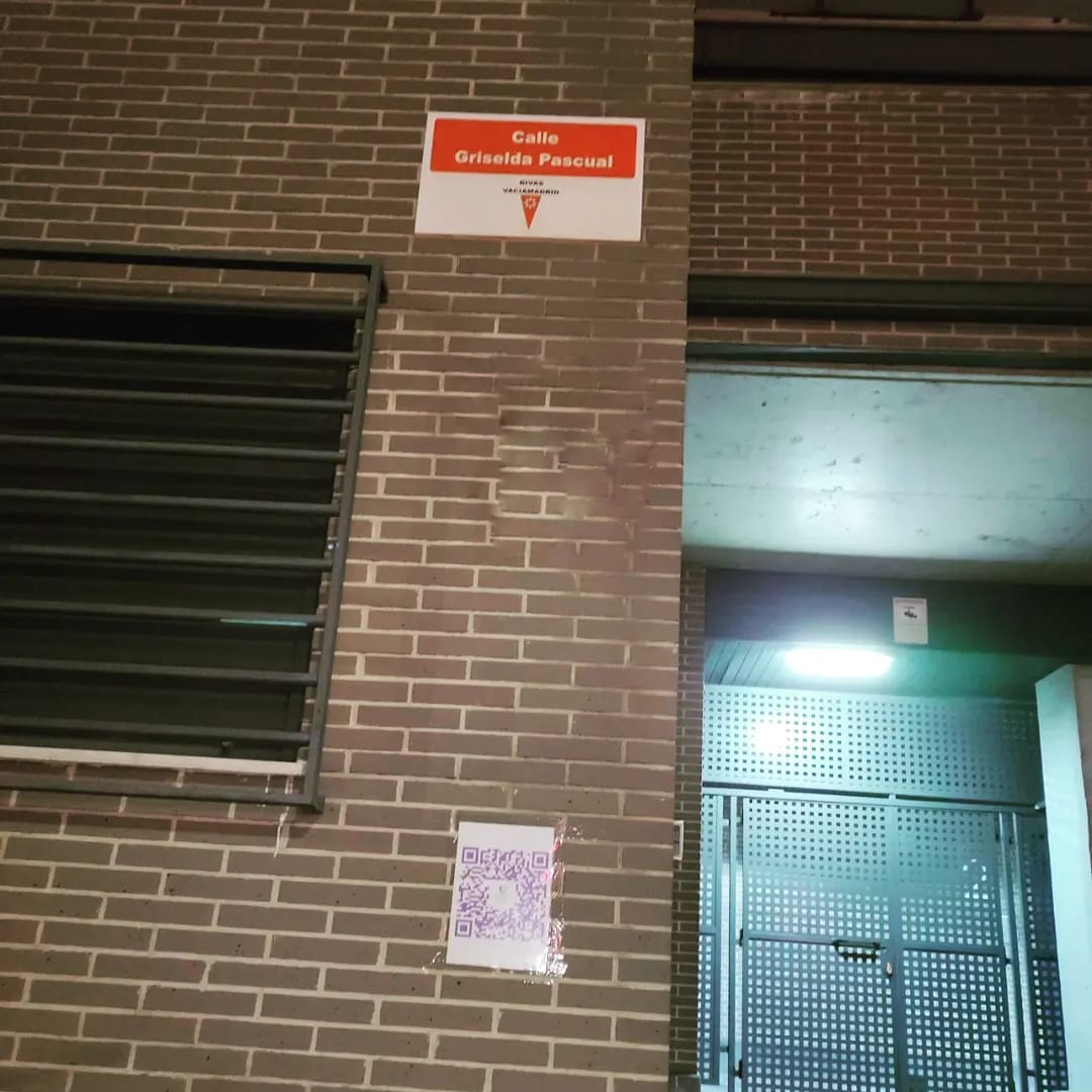 GRISELDA PASCUAL

¿Qué hizo esta mujer?
¿Por qué está calle tiene nombre de mujer? 
Busca el cartel con el código QR y te lo contamos...
#mujeresenlaluna #mujeresquehacenbrillarlaluna