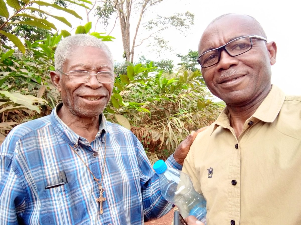 ivindofm's tweet photo. J'ai éprouvé un profond sentiment de bonheur au contact avec l'un des tout derniers grands sages nôtre ville. Une mémoire vivante de l'arrivée du catholicisme a Makokou. L'homme est admiratif des programmes de #Ivindo FM. https://t.co/YOagQ1CL25