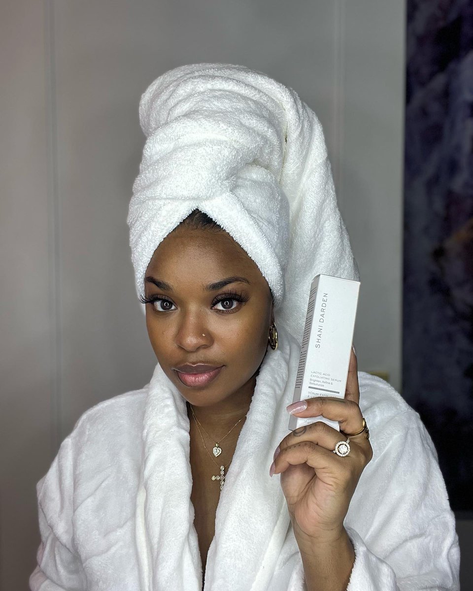 Your magic exfoliate ball 🎱  sees clear, glowing skin on the horizon when you use @ShaniDarden Lactic Acid Exfoliating Serum. Lactic acid gently polishes the surface of the skin to reveal smoother, more radiant skin. ✨ 

📸: Influenster member, Lauren 
bit.ly/3KyFZLG