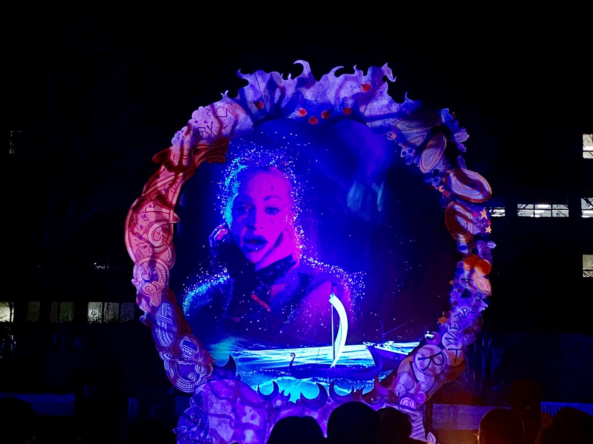 Beautiful light installations and more at North of Tyne Under the Stars festival <a href="/NTUnderStars/">North of the Tyne, Under the Stars</a> 

Highlight for me was seeing so many families enjoying a free, accessible cultural event in #Newcastle city centre

Thank you to everyone involved in creation and delivery #NTUS22