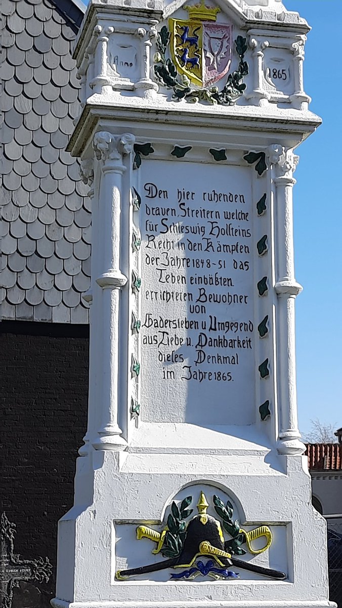 Gerd_Magister's tweet photo. #Deutsche und #Dänen, Gegner im Leben (1848-1851), vereint im Tod. Auch der Kriegstoten aus dem 1. WK kann gedacht werden ( #Hadersleben/Haderslev #DK) https://t.co/bz8yib3ivN