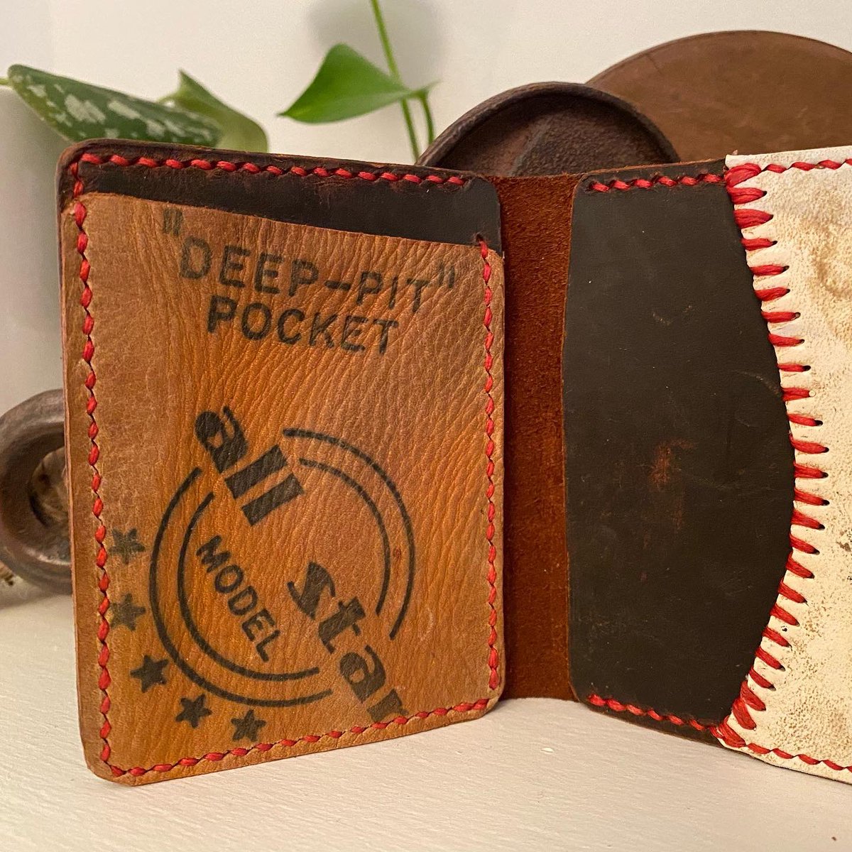 SRoe86's tweet photo. I have plenty of supplies to work with now. I’m Ready to make more baseball wallets. What a nice haul this weekend! ⚾️ 😍🙌😎

#SecondLife #vintage #sports #baseballwallet #baseballfans #homerun #sportsgear #leatherwork #wallet https://t.co/YkJgHxeUAg