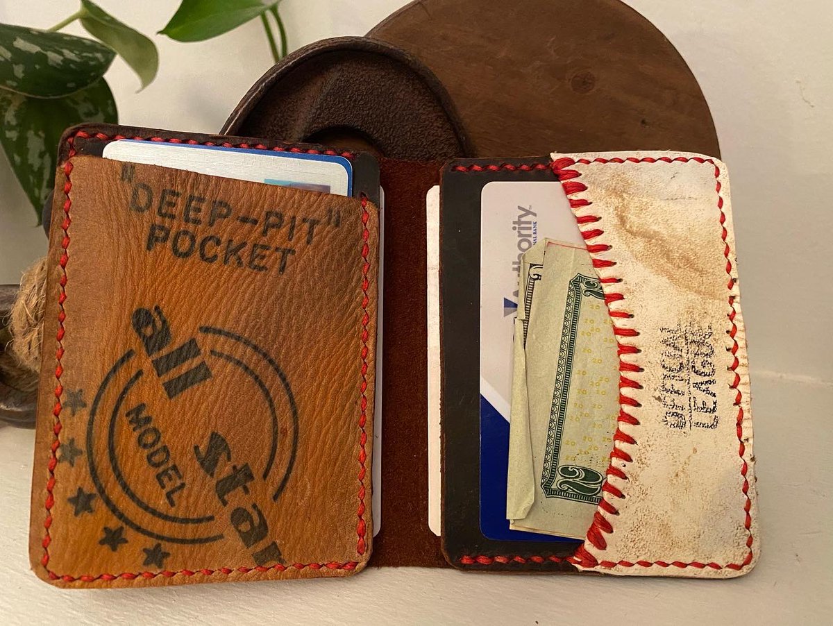 SRoe86's tweet photo. I have plenty of supplies to work with now. I’m Ready to make more baseball wallets. What a nice haul this weekend! ⚾️ 😍🙌😎

#SecondLife #vintage #sports #baseballwallet #baseballfans #homerun #sportsgear #leatherwork #wallet https://t.co/YkJgHxeUAg
