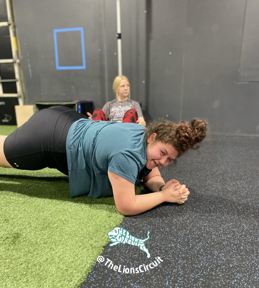 TheLionsCircuit's tweet photo. Feel the burn and love it Amber! You only cheat
yourself by not finishing.
Week #3
#TheLionsCircuit
#OffSeasonProgram #SpeedAndAgility
#SundayFunday https://t.co/I7gEtRdPSF