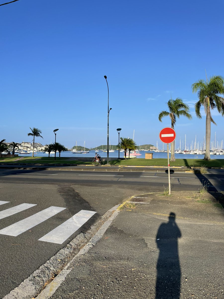 Twitch_tysh's tweet photo. Pour tous ceux qui me demandent quelle vie j’ai depuis mon travail ? Voilà la réponse #sun #island #bluesky #paradise #tysh #happyday https://t.co/t825fLOQYK