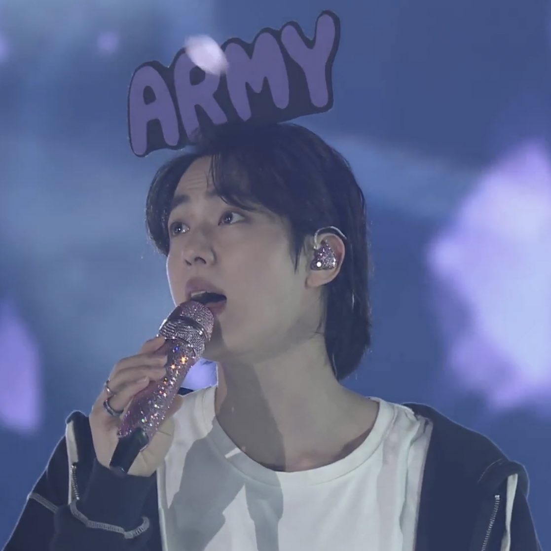 daiIysj's tweet photo. oh my god… #PTD_ON_STAGE_SEOUL https://t.co/Obmarmi4QN