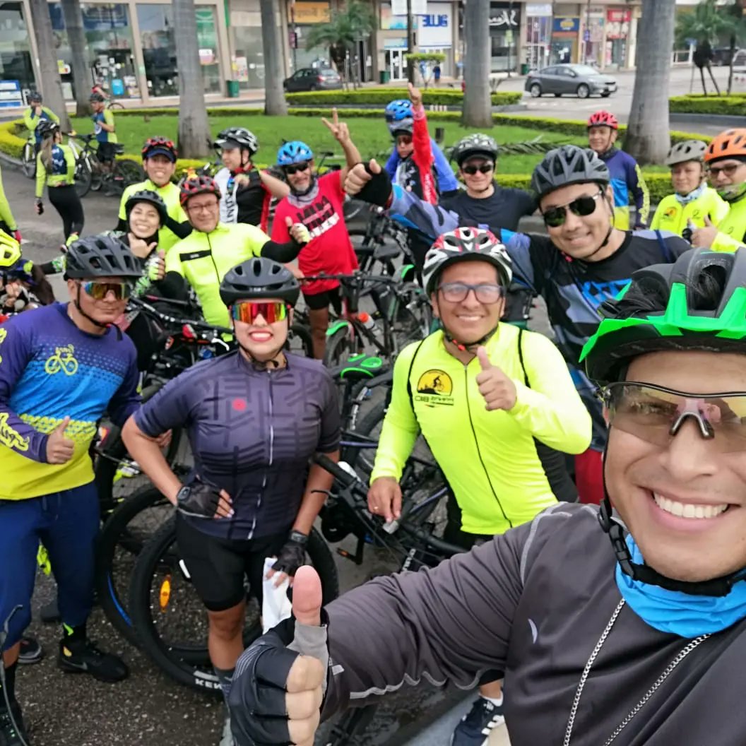 panasenbicigye's tweet photo. Hoy nos fuimos a Los Lojas a seguir celebrando el día de la mujer junto a un grupo con el que siempre se la pasa bien, ellas son las  #ladiesbikersmtb
Gracias por la deferencia señoritas.
.
.
.
#LosLojas  #diadelamujer   #EnCasaMeEsperan #stylelife  #unidosporlabici #naturaleza https://t.co/fo8lGm7heI