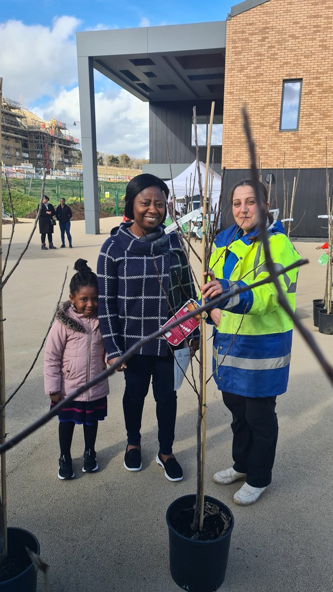The sun finally came out for the 4th of our 5 'Free Tree Giveaway' events #PlatinumJubilee by planting 2500 plants and trees in #ebbsfleetgardencity  Thanks to our volunteers, residents and supporters <a href="/EbbsfleetGreen/">Ebbsfleet Green Primary School</a> <a href="/ProvenderTweets/">Provender Nurseries</a>  #FryerGroup <a href="/ArtsBlueprint/">Blueprint Arts</a> and,<a href="/ebbsfleetdc/">Ebbsfleet Garden City</a>