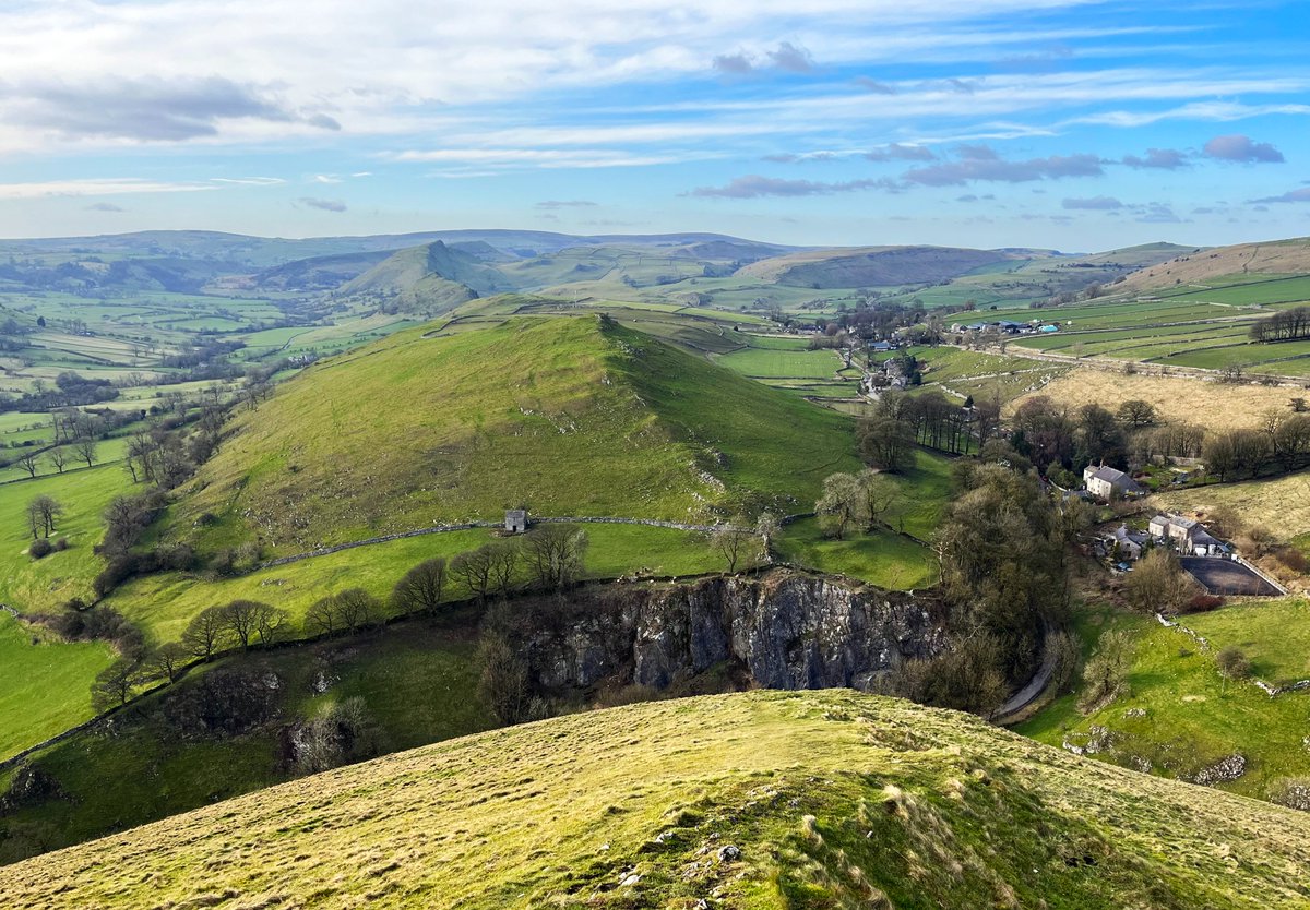 RideRun1's tweet photo. The far side of April 24th’s Sheffield-Buxton-Sheffield route and the imposing Dragon’s Back. Riders will weave between the lumps of the dragon starting with the lane in the right foreground. Enter our reliability-style ride: https://t.co/XTI1wN8pVQ
🔺
#itsgrippyupnorth #riderun https://t.co/CNqBcYjHWa