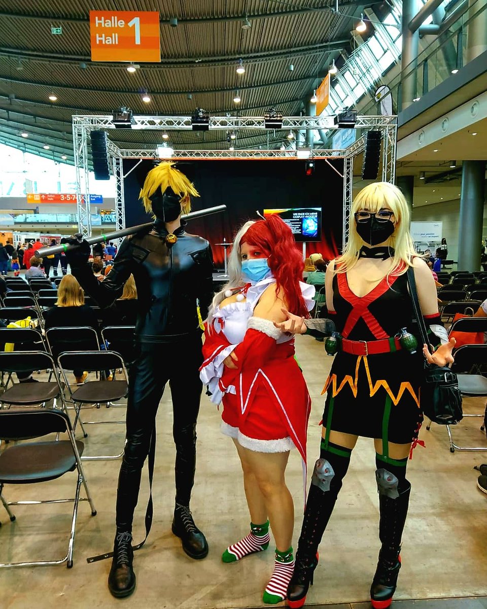 SerinaViolet's tweet photo. Comic-con 2021 in Stuttgart with @EpicSnowDragon #ComicCon #cosplay #Bakugou #MHA #genderbend https://t.co/adiUlykD2D
