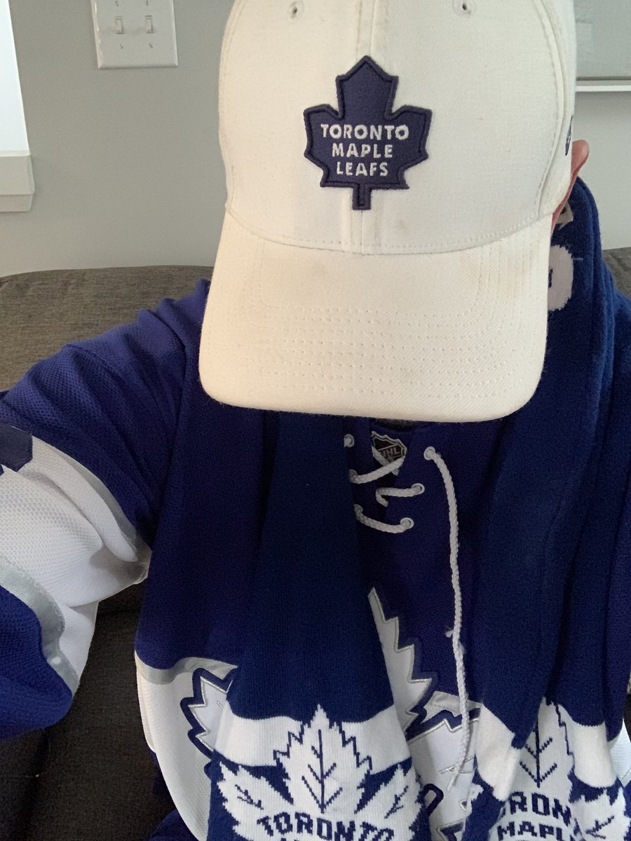 Not sure what y'all are doing, but is the Heritage Classic btwn the <a href="/MapleLeafs/">Toronto Maple Leafs</a> and <a href="/BuffaloSabres/">Buffalo Sabres</a> at <a href="/TimHortonsField/">Tim Hortons Field</a> in The Hammer. We have plenty of Border Crossings chilled a collab btwn <a href="/CollectiveBrew/">Collective Arts</a> and <a href="/ThinManBrewery/">ThinManBrewery</a> . Thx again friends.... GLG! 🇨🇦🇺🇸🍻🏒