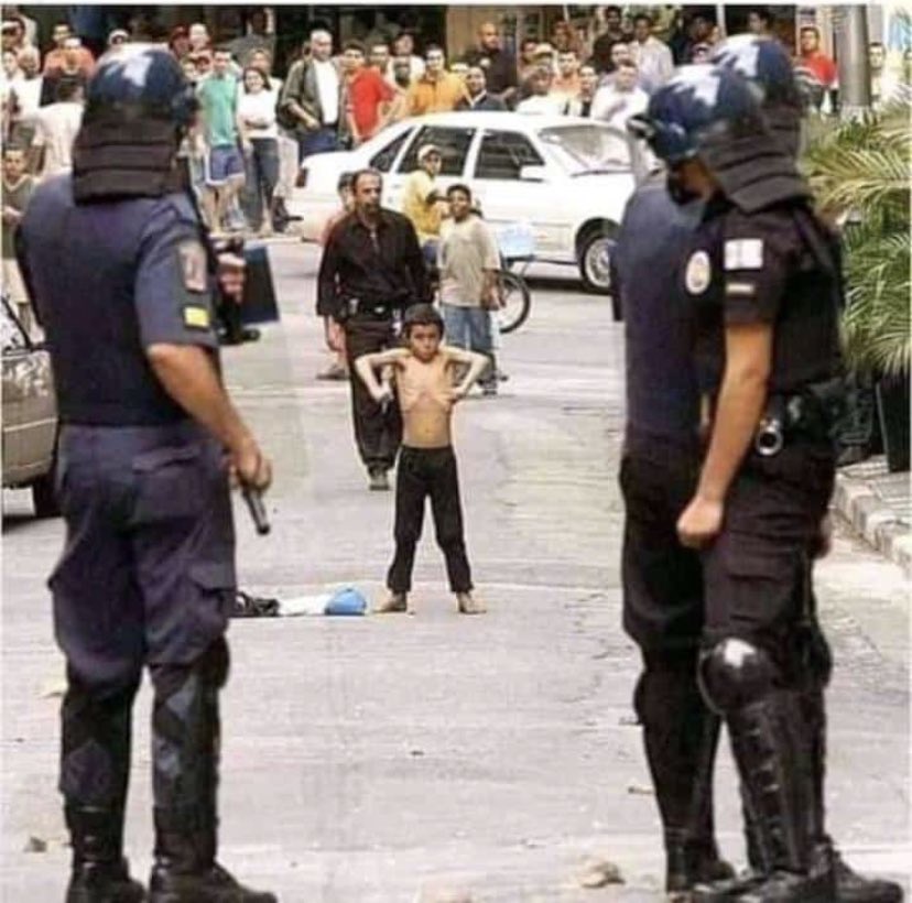 angekeke00's tweet photo. Zelensky avant l’offensive Russe 😂 https://t.co/xS70dEENxG