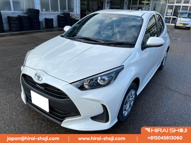 toyota yaris 2022 white back