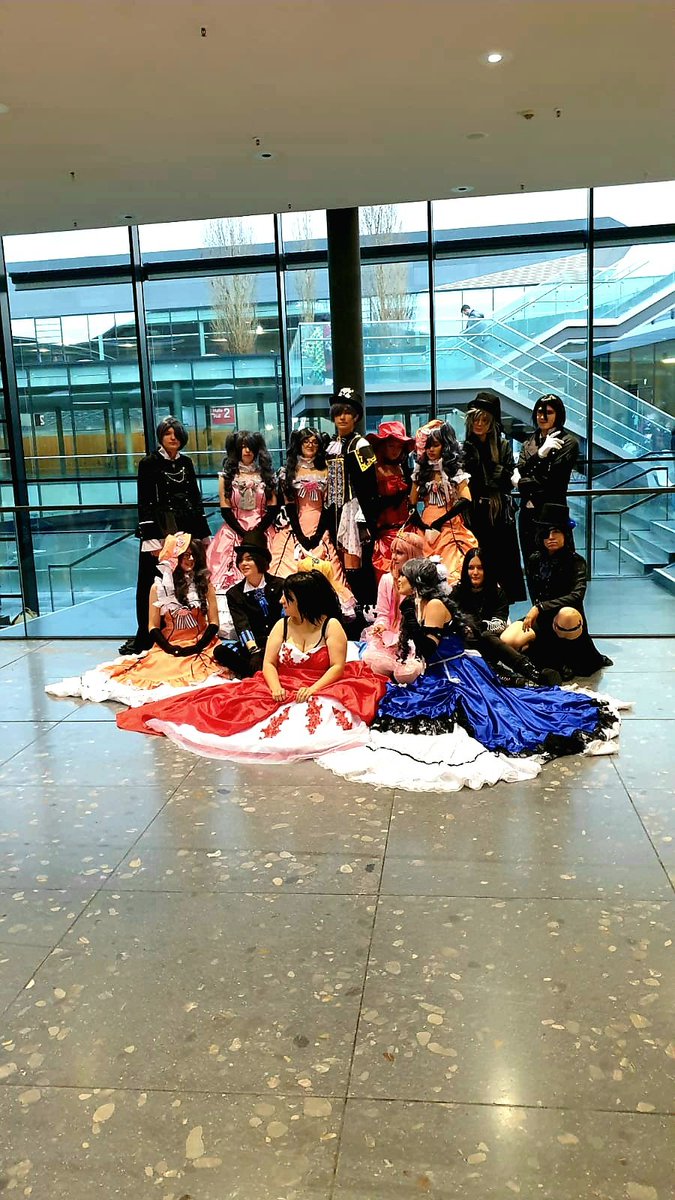 SerinaViolet's tweet photo. Comic-con 2021 in Stuttgart with @EpicSnowDragon #ciel #blackbutler #cosplay #ComicCon https://t.co/bmmu7xboKY