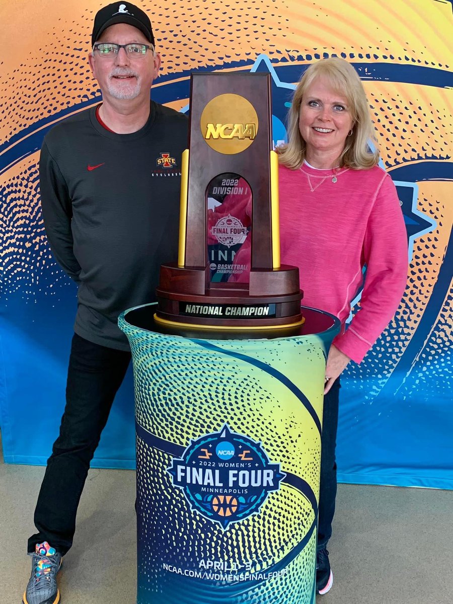 ISU_AL's tweet photo. Terri and I completed our Women’s NCAA Final Four Volunteer Training today! We are ready to welcome you to MInneapolis! #WFinalFour https://t.co/moRu2Xpnlt