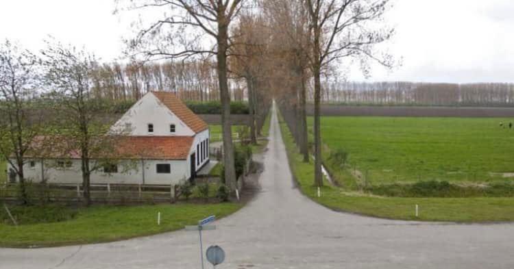 kittyvalkering's tweet photo. Ondertussen in de Hedwigepolder. Goede landbouwgrond is vernietigd https://t.co/WJl6UAcyrz