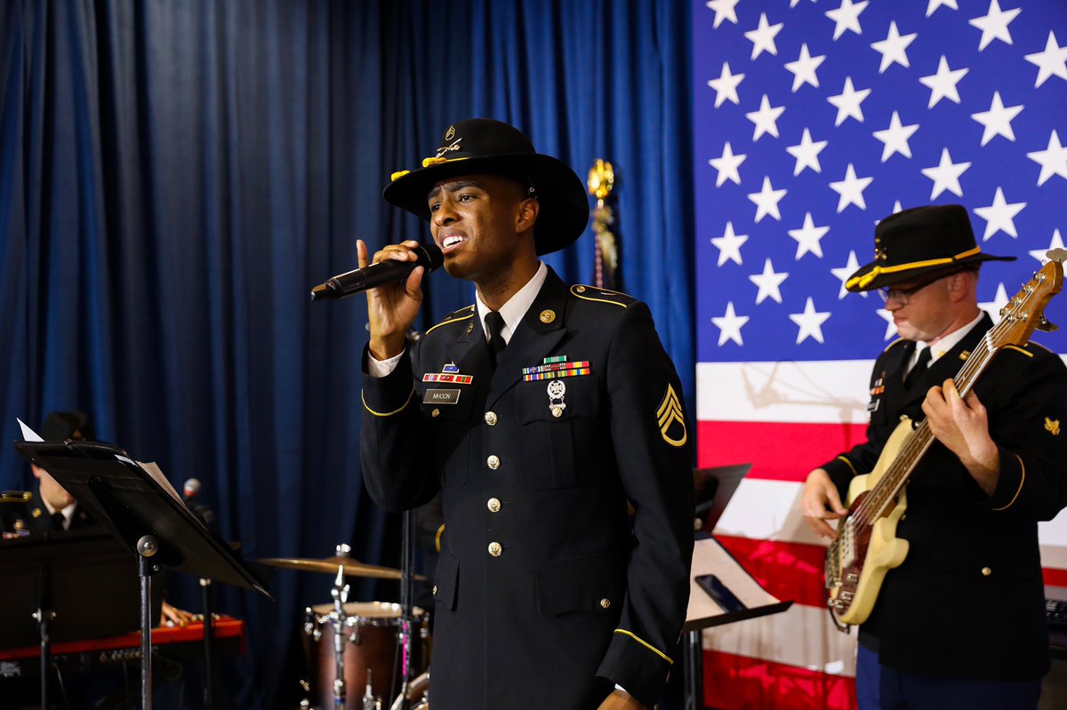 1stCavalryDiv's tweet photo. The 1st Cavalry Division Band played for President Joe Biden last week during a visit to Fort Worth, Texas.
During his visit, Biden addressed Texan community leaders and veterans discussing veteran medical issues and needs.
#WeAreTheCAV #CAVBand #LiveTheLegend #FirstTeam https://t.co/7mQlz4jHV8