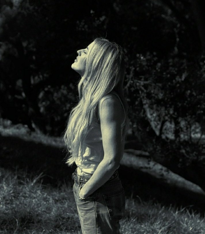 ellie_thelegend's tweet photo. 2 Years ago @elliegoulding (ft. blackbear) released #WorryAboutMe . This hip-hop inspired banger was a new direction for her music. It reached the US Mainstream Top 40 (#Billboard) charts. https://t.co/wQuVWxI5nu