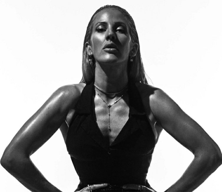 ellie_thelegend's tweet photo. 2 Years ago @elliegoulding (ft. blackbear) released #WorryAboutMe . This hip-hop inspired banger was a new direction for her music. It reached the US Mainstream Top 40 (#Billboard) charts. https://t.co/wQuVWxI5nu