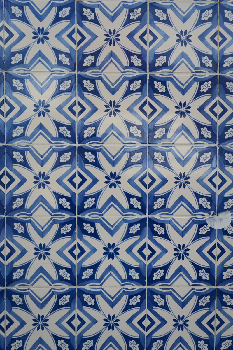 globetwitteuse's tweet photo. Porto, le douro, ses églises, son street art et les azulejos 🇵🇹 https://t.co/wrRRKWuy8x