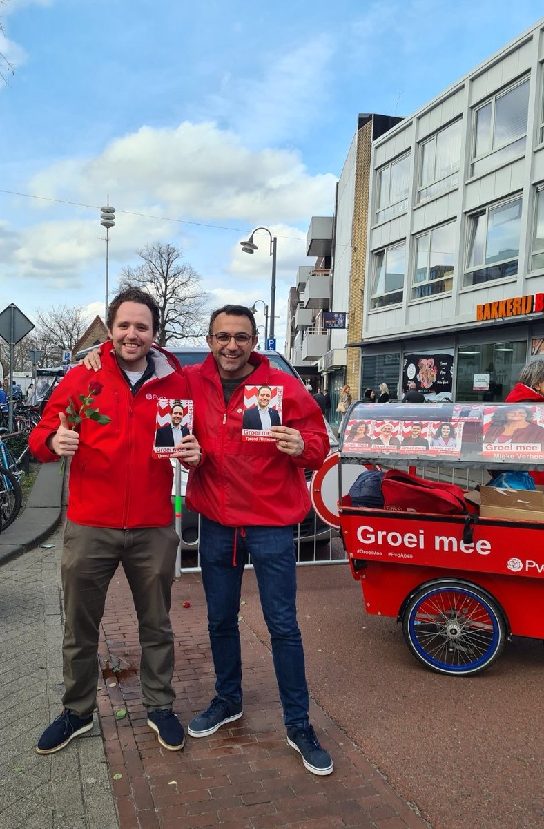 PVDAEindhoven's tweet photo. Wat een campagne en we zitten in de beslissende fase! Maandag, dinsdag en woensdag kan er gestemd worden. En de #PvdA kan nog altijd het grootste worden in #Eindhoven. Stem zodat iedereen in onze stad kan meegroeien. #GroeiMee #GR22 https://t.co/gJ02zV9WSj