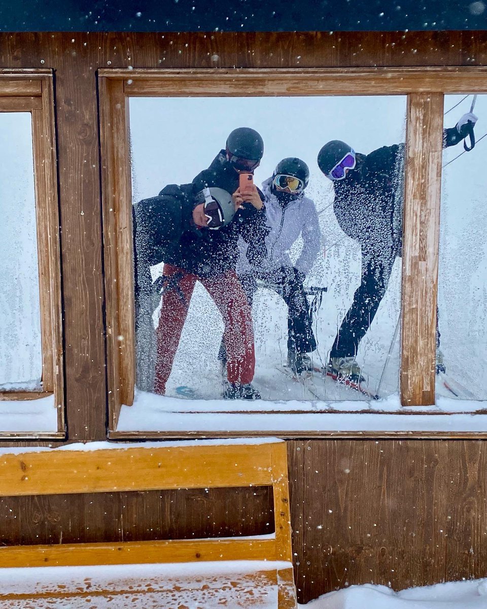 Laura_Gleeson's tweet photo. Mirror mirror on the slopes https://t.co/05JXfemMl2