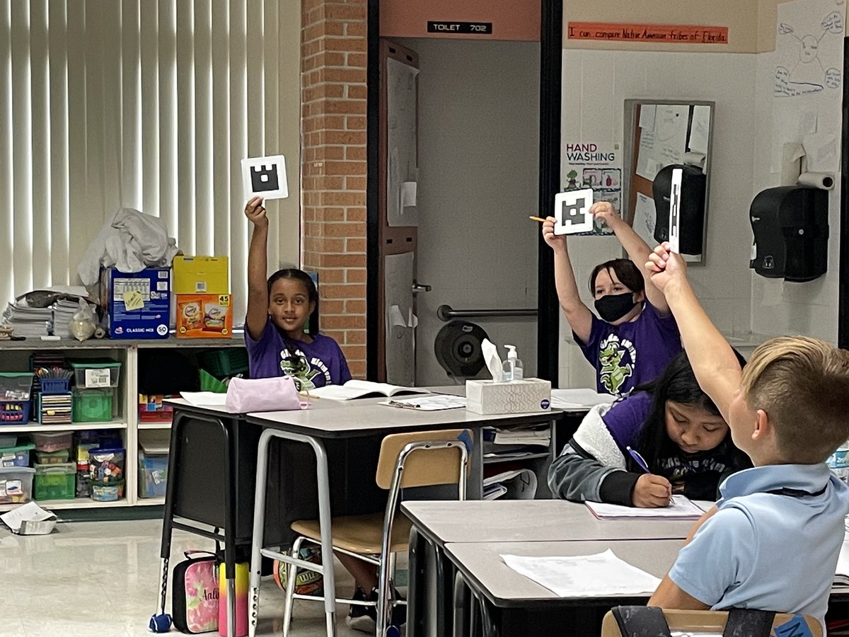 MyGESGators's tweet photo. Adding engagement using @plickers in Mrs. Napier’s 4th grade classroom! @schooled1 @IRCSchools @SDIRC_PD #GameonforLearning https://t.co/i0HoKa6CKH