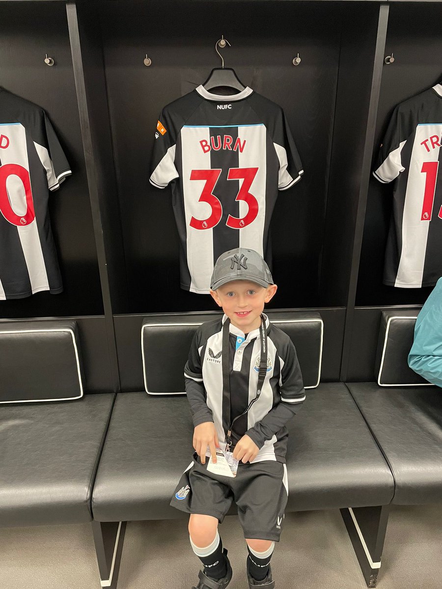 DowlingMichelle's tweet photo. Jacob got to enjoy one of his Christmas presents today, a NUFC stadium tour. He looks good in black and white ⚽️@Newyorkprimary @NYPSYr2Foxes @NUFC @ghodoussi https://t.co/eS2FJCzaht